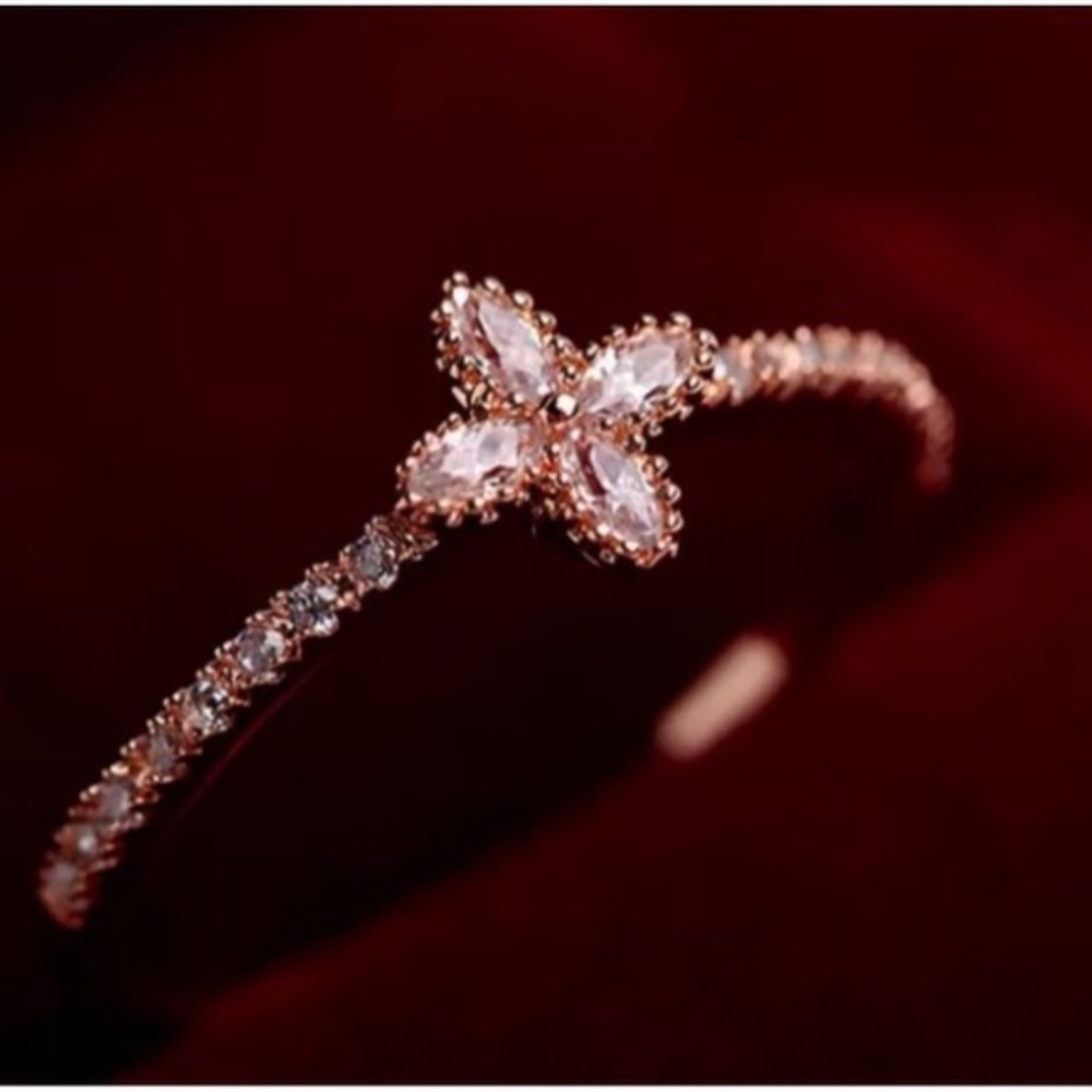 NEW 10kt Rose Gold Plated Lucky Clover Ring - Picture 3 of 3